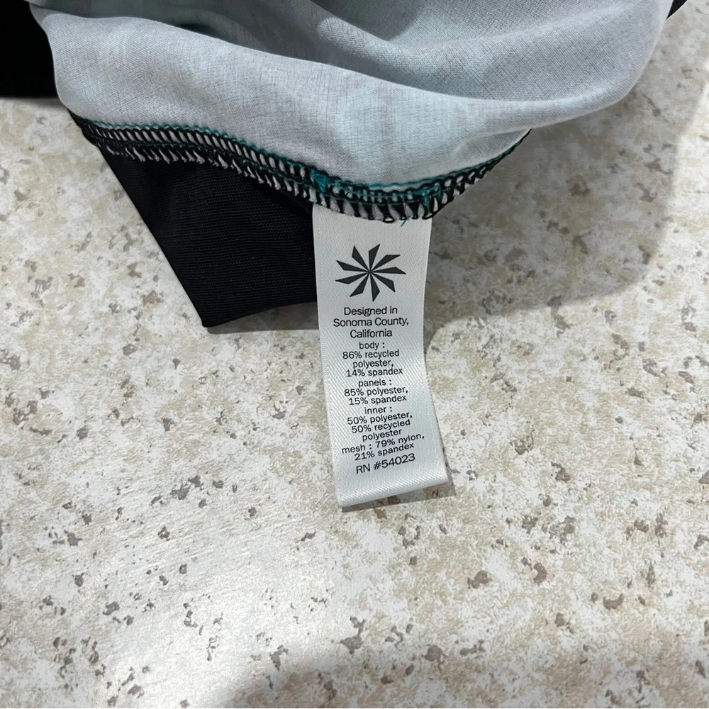 Athleta Track This Run Shorts Napali Tropical Green Teal Black Size Medium - Picture 12 of 14